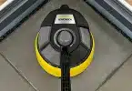 Kärcher T-Racer : tête du nettoyeur de surface, vue de dessus dans un angle de terrasse (molette Hard/Soft)
